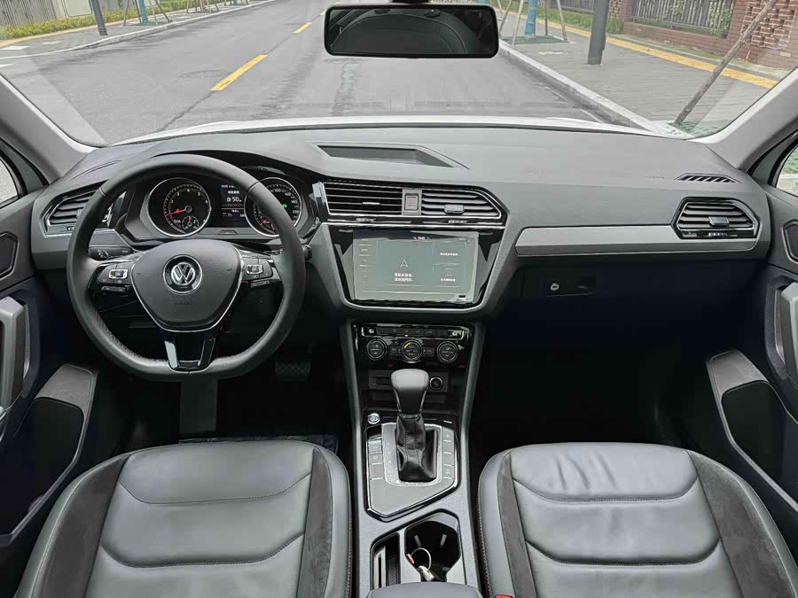 Volkswagen Tiguan L 2020 — фото 12