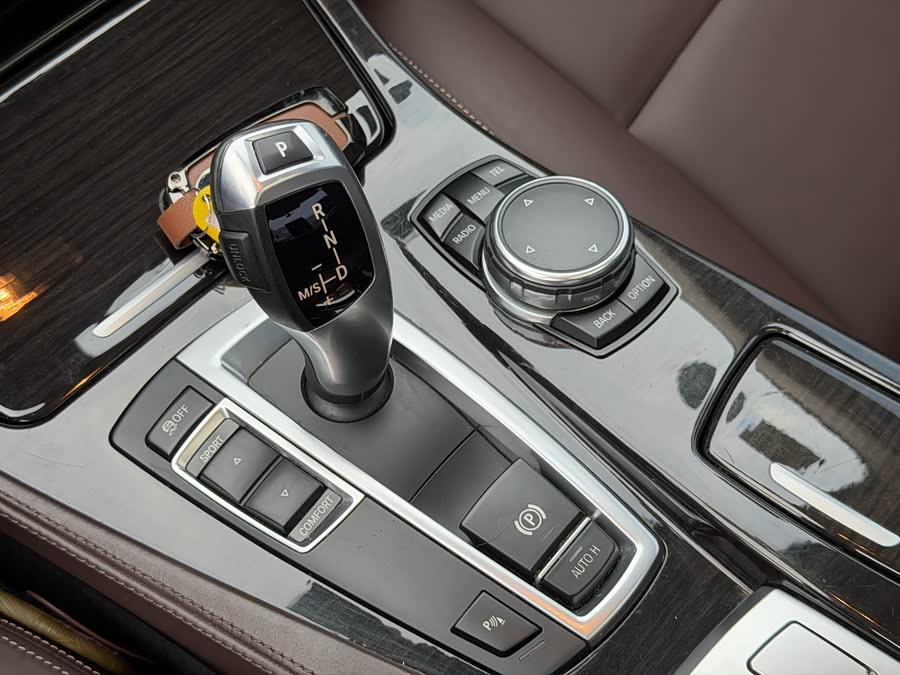 BMW 5 Series 2014 — фото 16