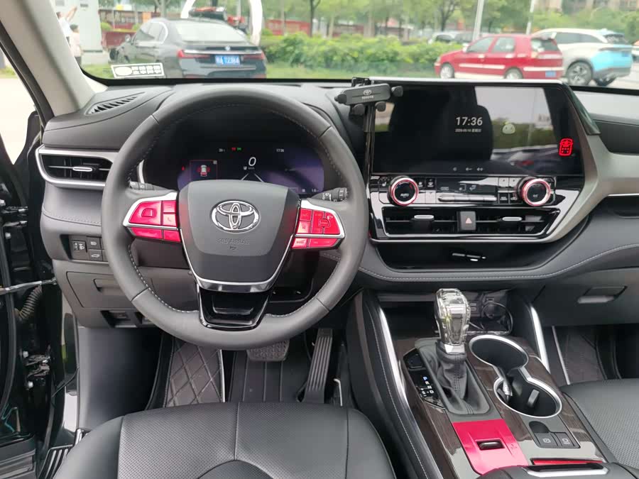 Toyota Highlander 2024 — фото 17