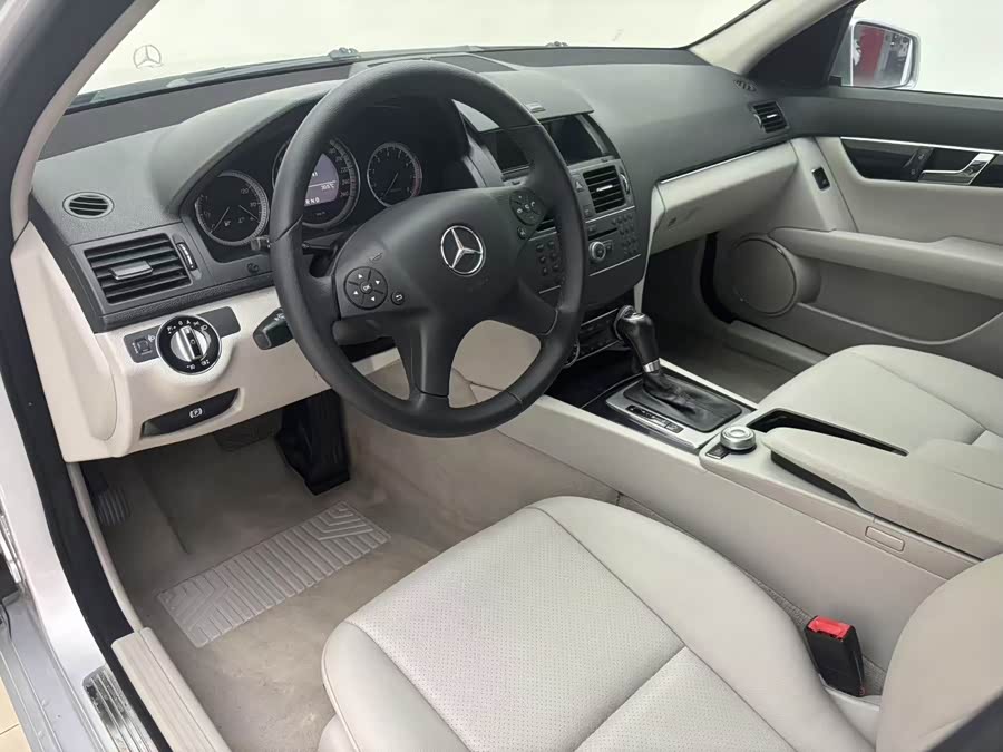 Mercedes-Benz C-Class 2010 — фото 10