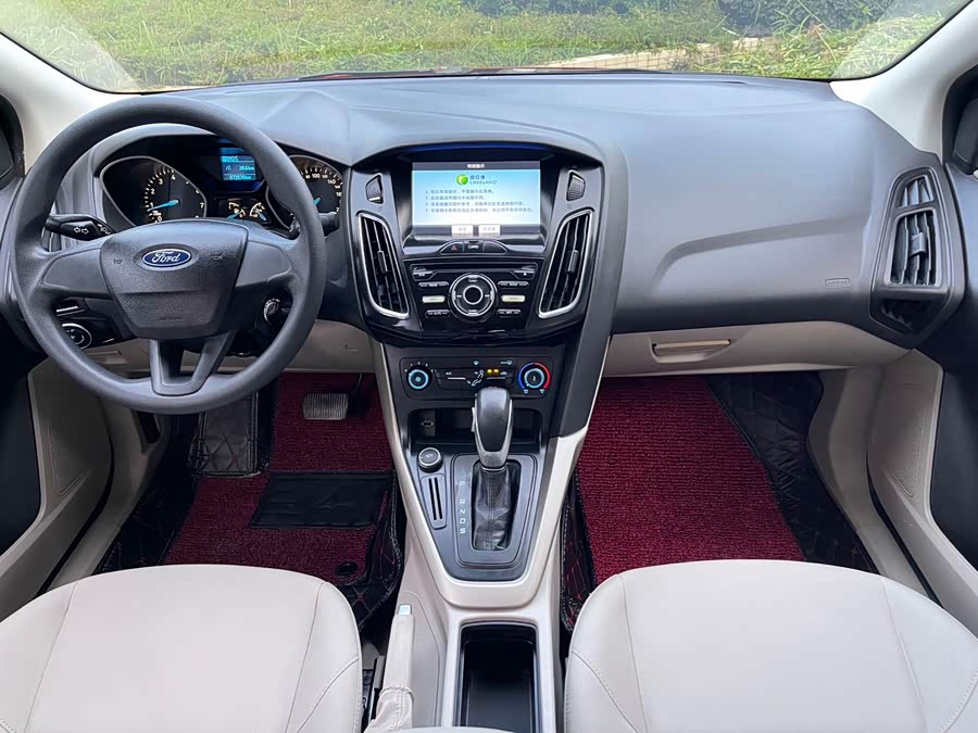 Ford Focus 2018 — фото 18
