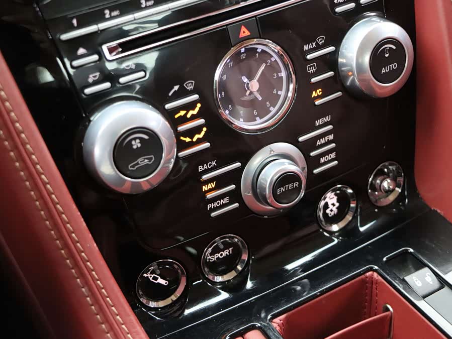Aston Martin Virage 2012 — фото 15