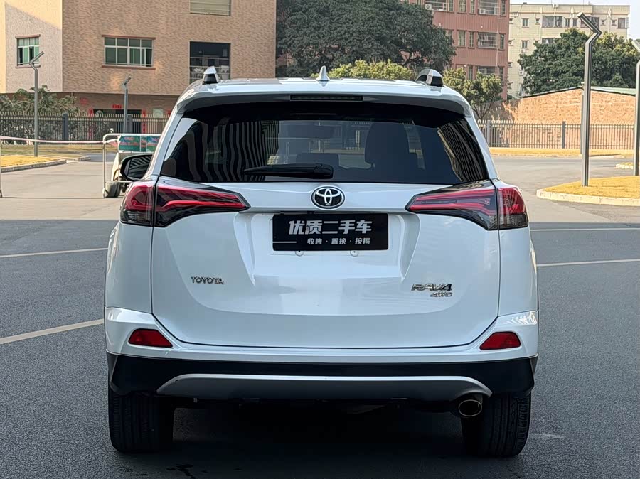 Toyota RAV4 2016 — фото 8