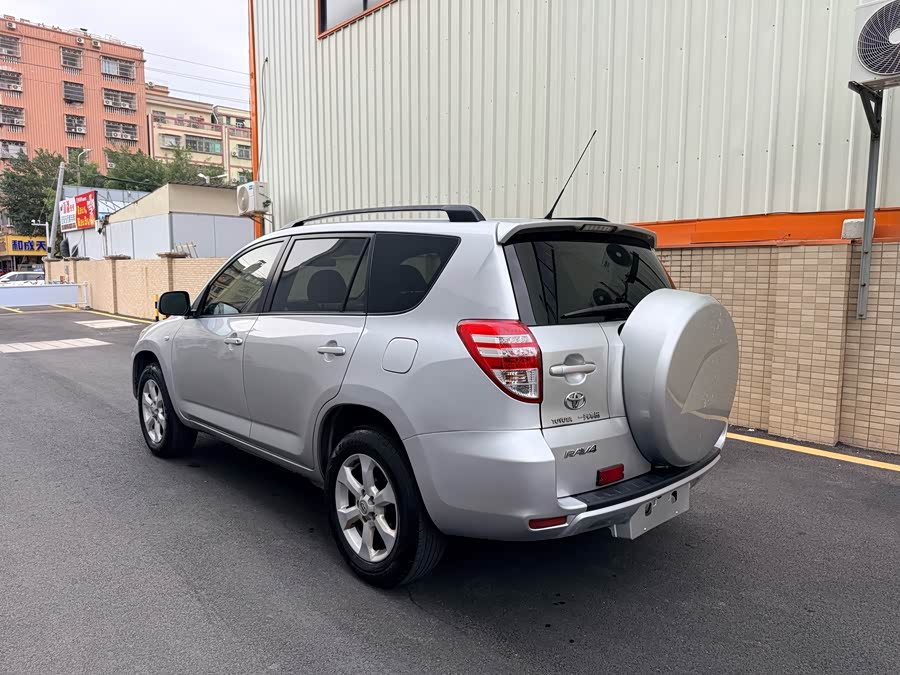 Toyota RAV4 2011