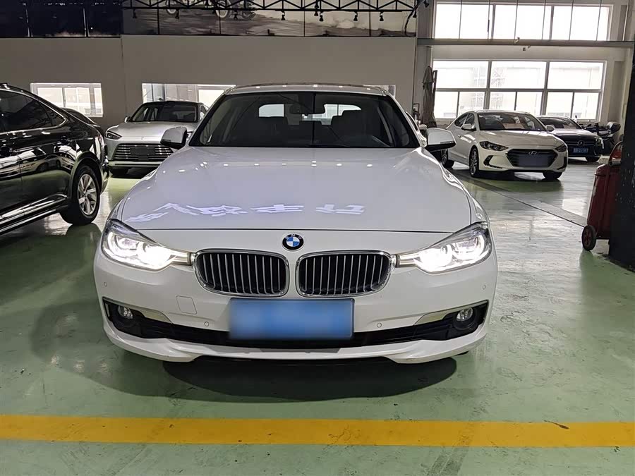 BMW 3 Series 2018 — фото 19