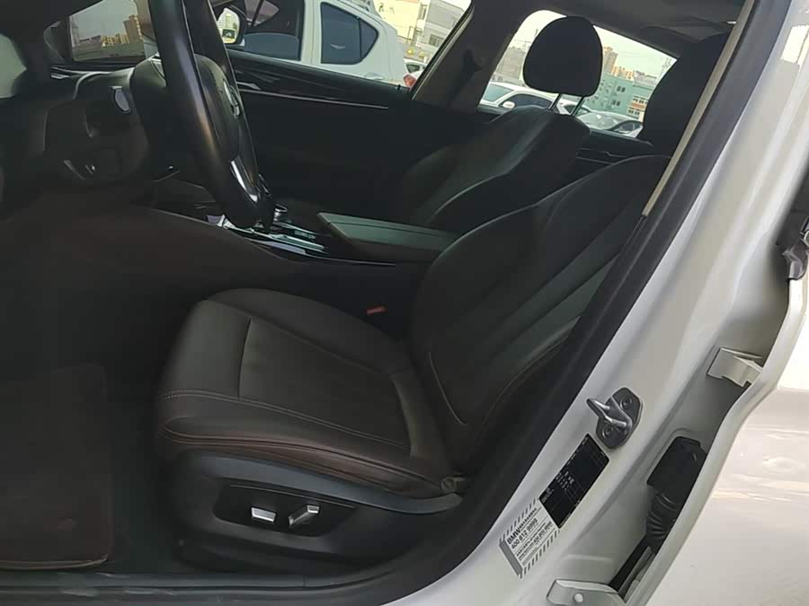 BMW 5 Series 2019 — фото 15