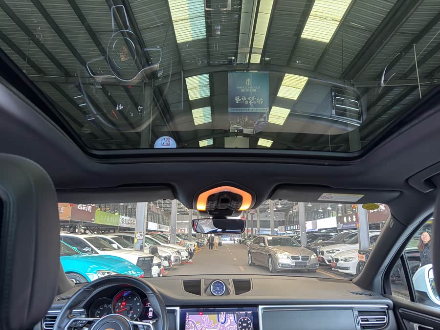 Porsche Macan 2018 — фото 14