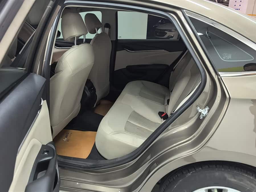 Buick Excelle 2015 — фото 11