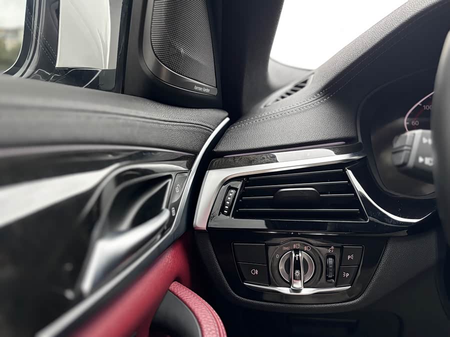 BMW 5 Series 2020 — фото 16