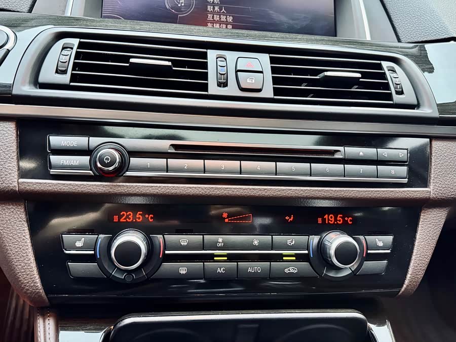 BMW 5 Series 2014 — фото 16