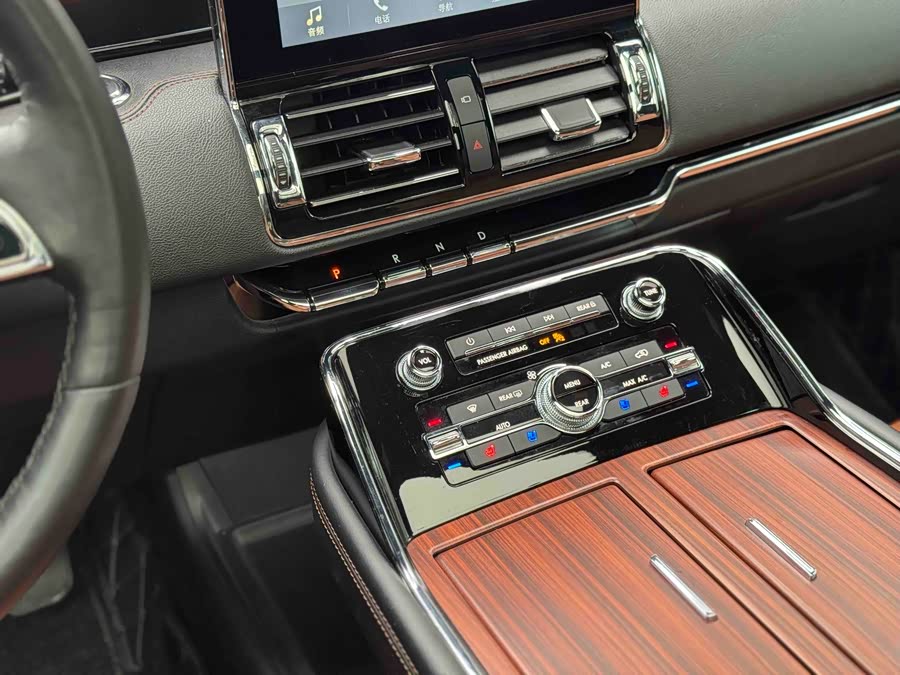 Lincoln Navigator 2019 — фото 10
