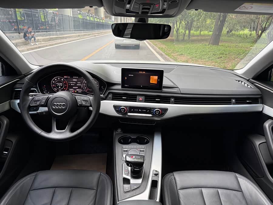 Audi A4L 2019