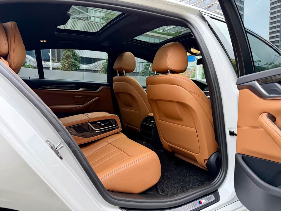 BMW 5 Series 2018 — фото 23