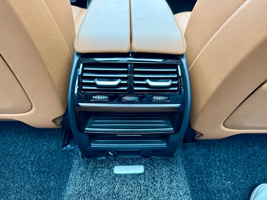 BMW 5 Series 2018 — фото 24