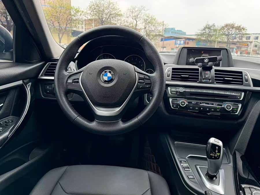 BMW 3 Series 2017 — фото 14