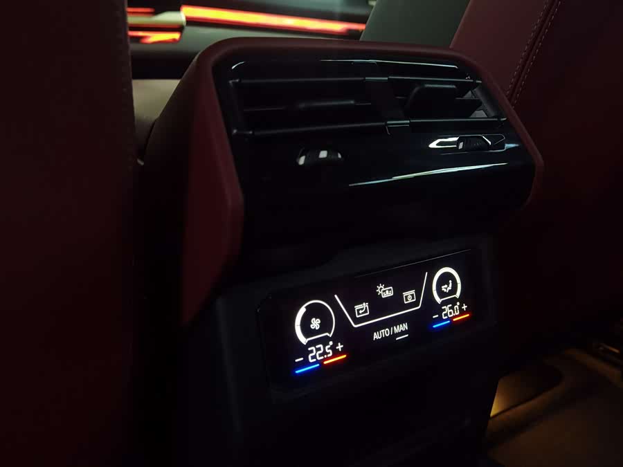 BMW 5 Series 2025 — фото 14