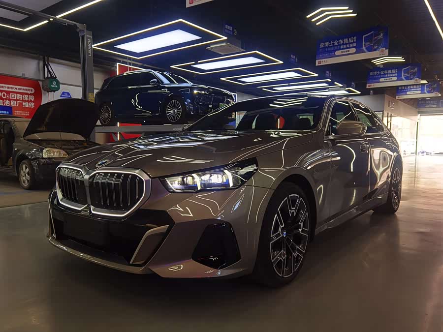 BMW 5 Series 2025