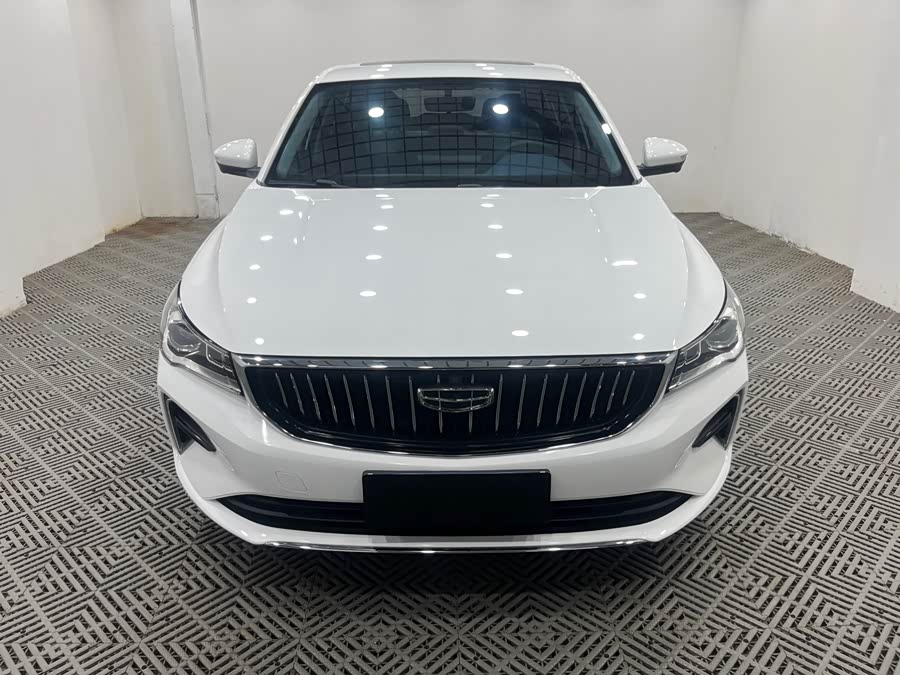 Geely Emgrand 2022