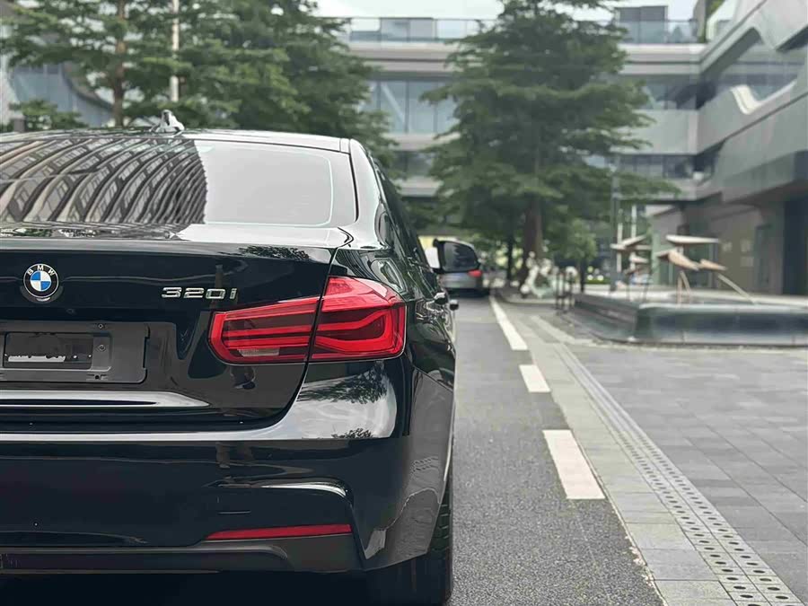 BMW 3 Series 2017 — фото 12