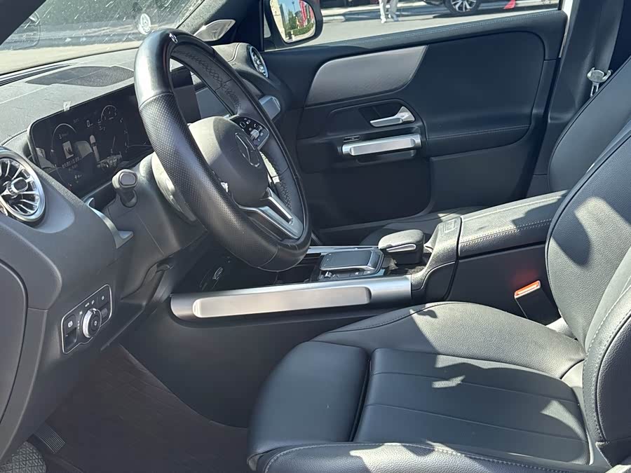 Mercedes-Benz GLB 2023