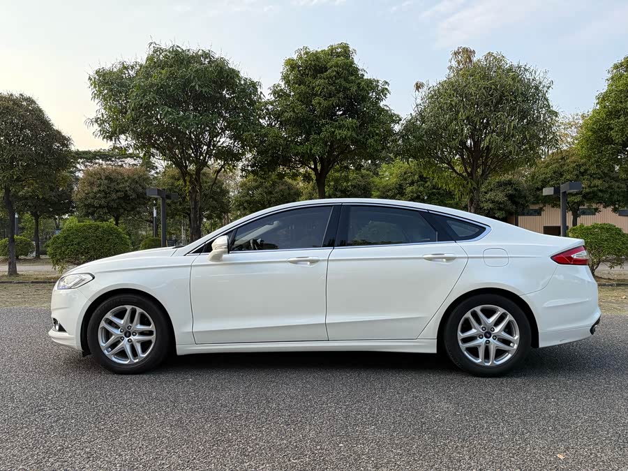 Ford Mondeo 2013 — фото 34