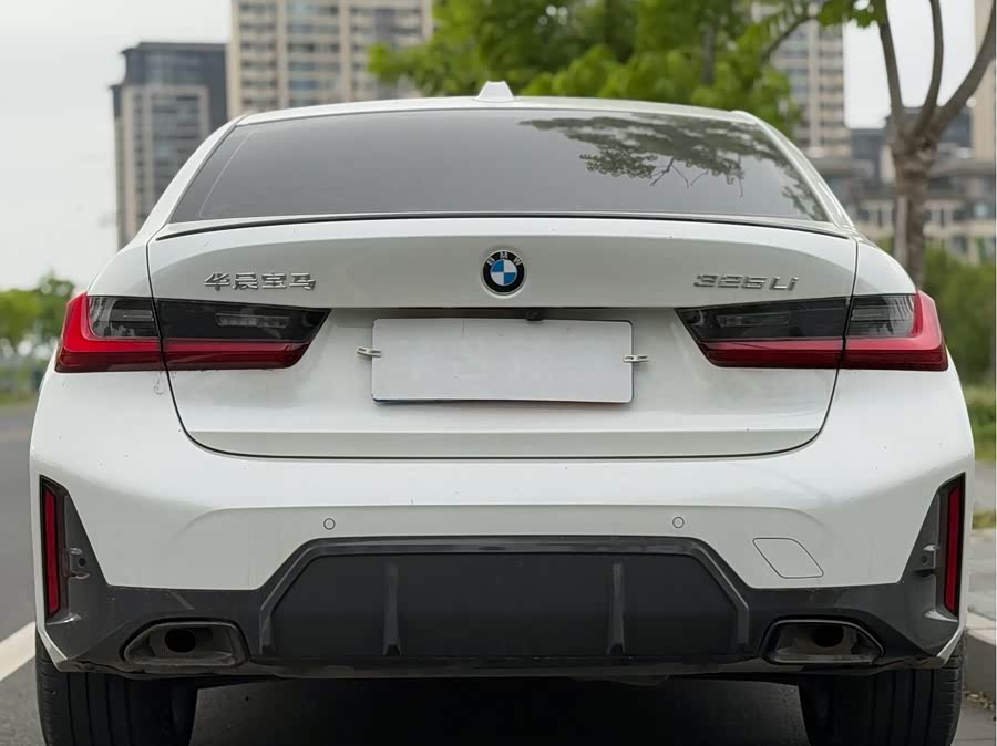 BMW 3 Series 2024 — фото 16