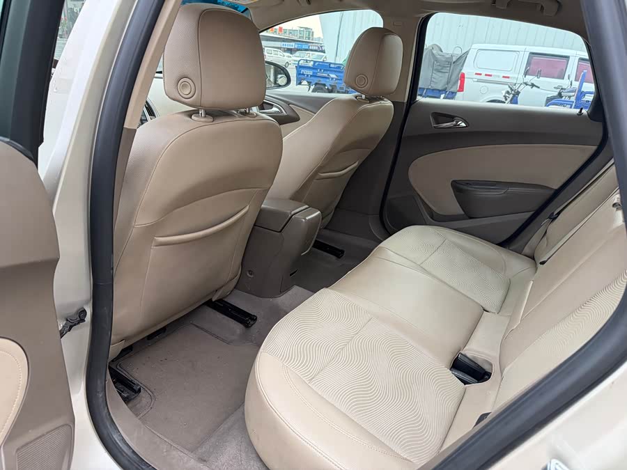 Buick Excelle 2013 — фото 11