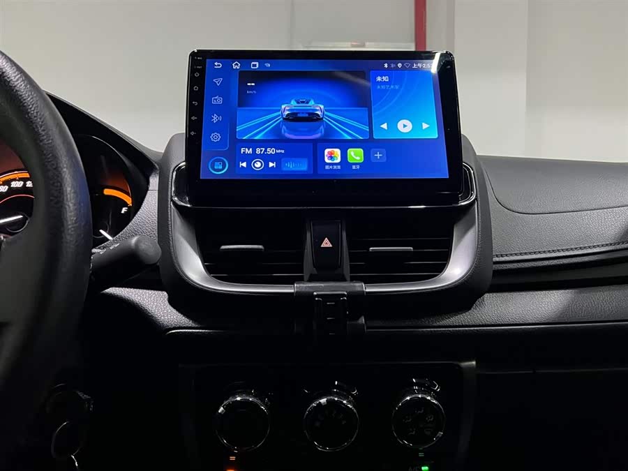 Toyota Yaris L 2022 — фото 13
