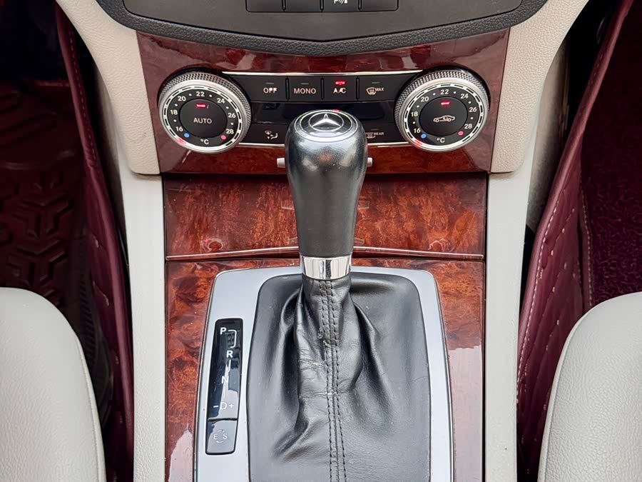 Mercedes-Benz C-Class 2010 — фото 14