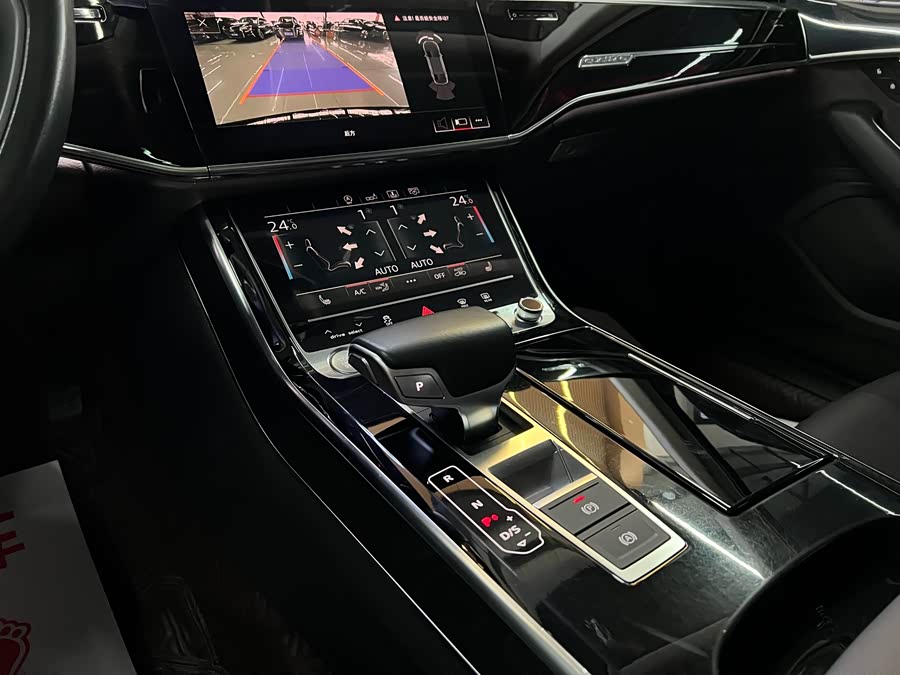 Audi A8 2018 — фото 11
