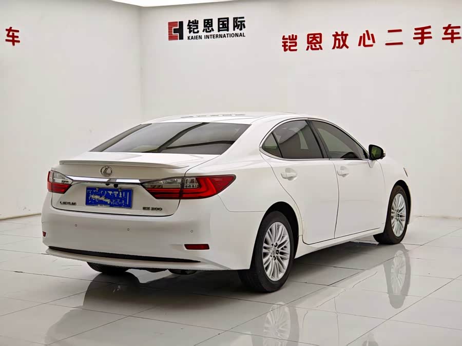 Lexus ES 2015 — фото 10