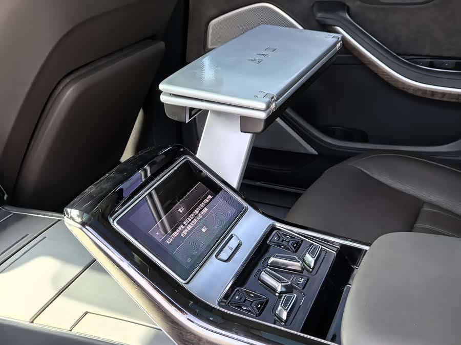 Audi A8 2021 — фото 10