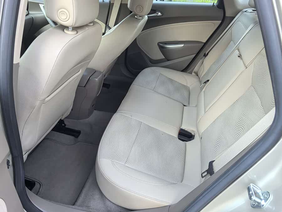 Buick Excelle 2013 — фото 14