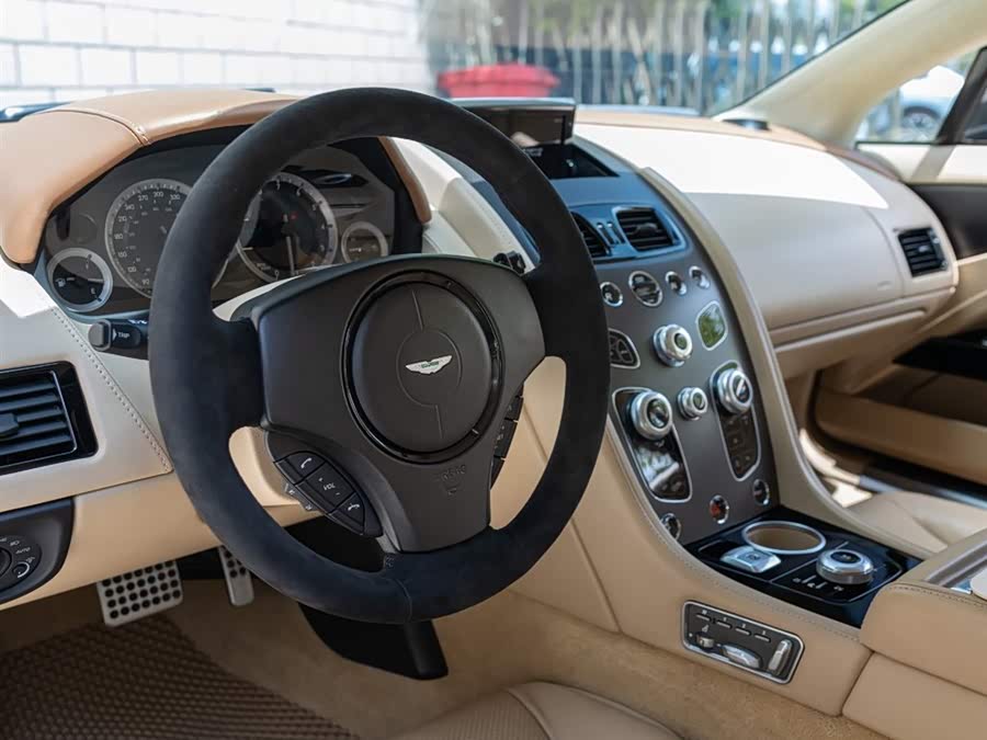 Aston Martin Rapide 2017 — фото 9
