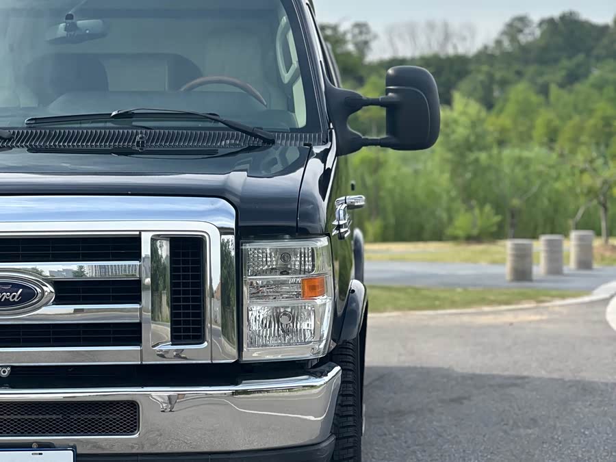 Ford E350 2011