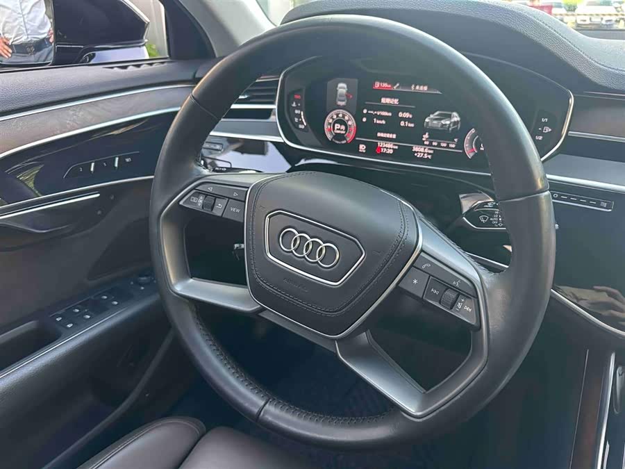 Audi A8 2018 — фото 12
