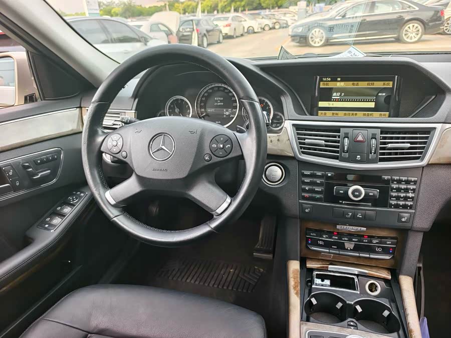 Mercedes-Benz E-Class 2010 — фото 14