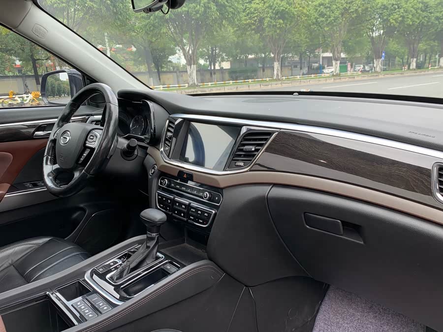 GAC Trumpchi GS8 2017 — фото 25