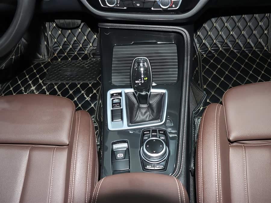 BMW 1 Series 2023 — фото 15