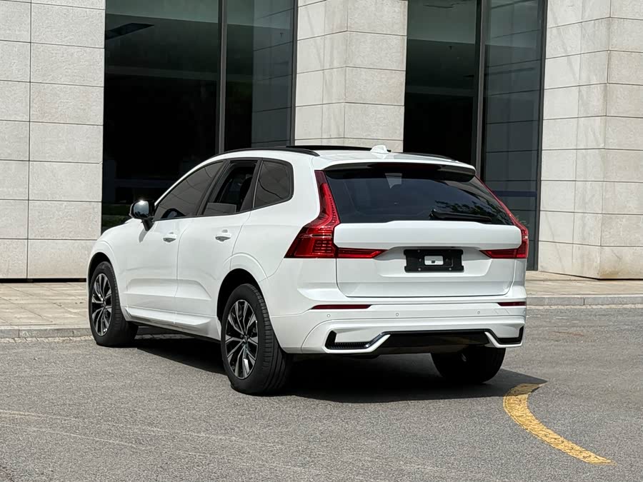 Volvo XC60 2023 — фото 19