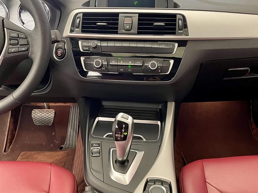 BMW 1 Series 2018 — фото 9