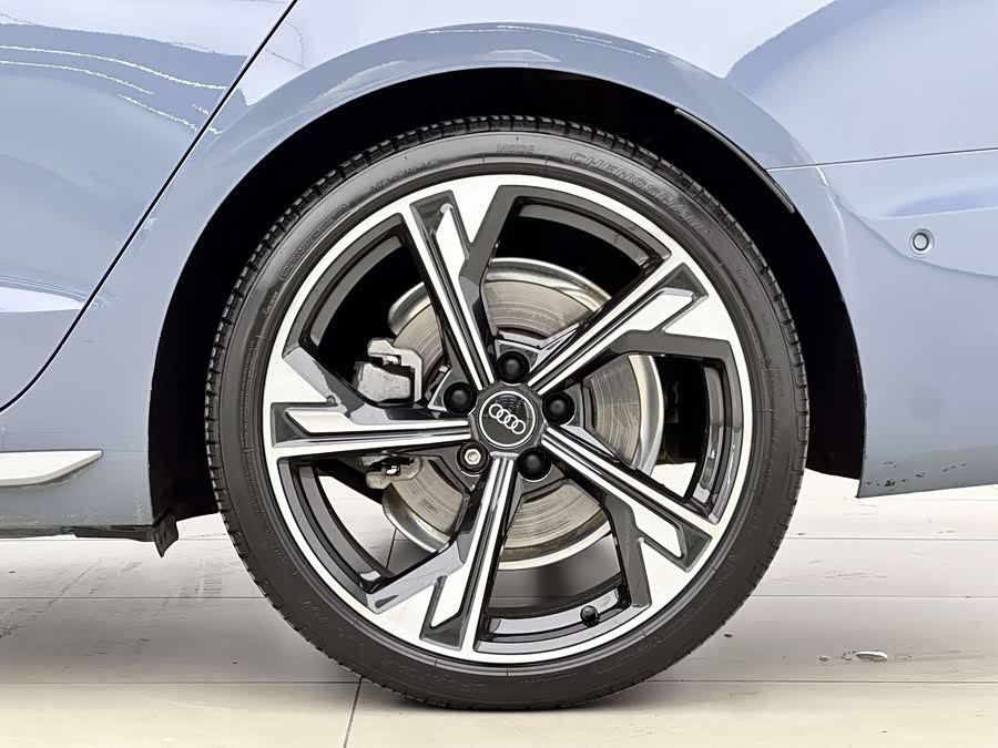 Audi A4L 2022 — фото 17