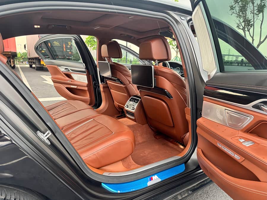 BMW 7 Series 2018 — фото 8