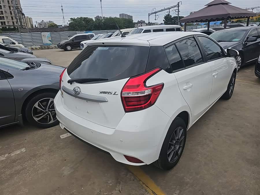 Toyota Yaris L 2021