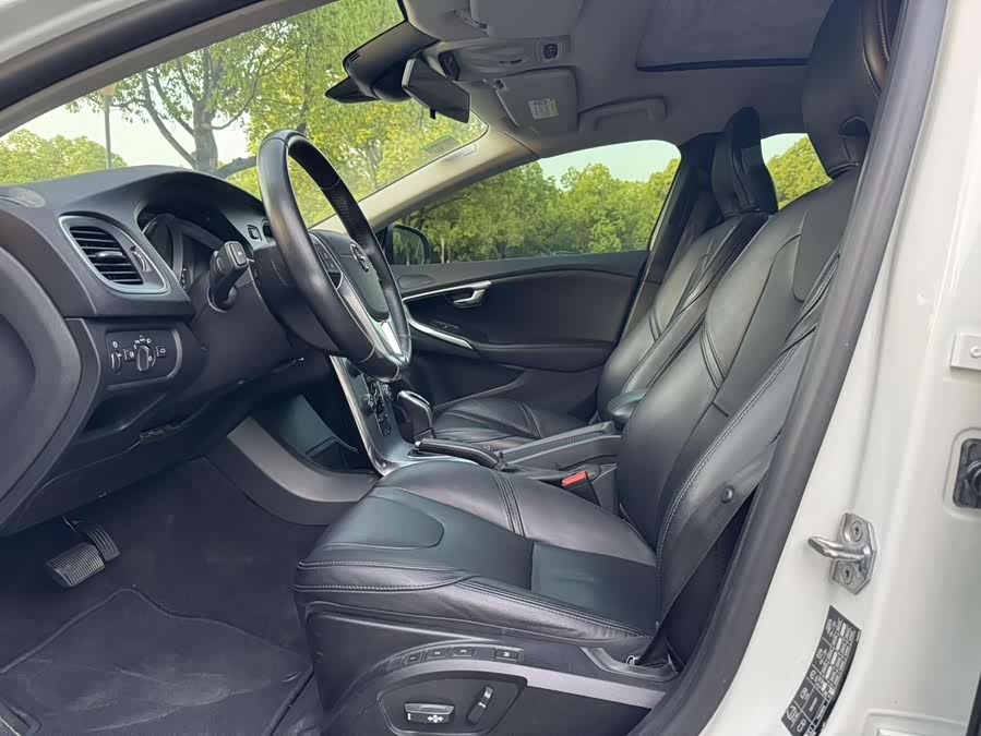 Volvo V40 2017