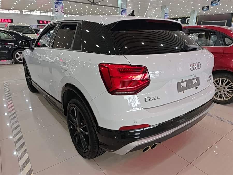 Audi Q2L 2018