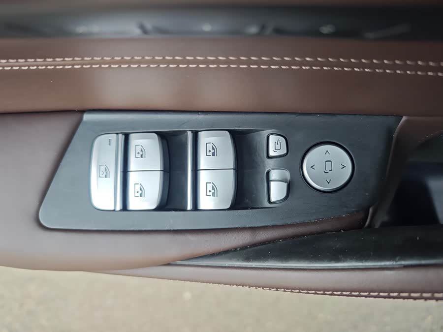 BMW 5 Series 2018 — фото 19
