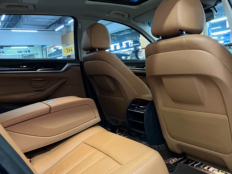 BMW 5 Series 2018 — фото 12