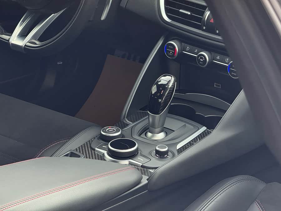 Alfa Romeo Giulia Juliet 2019 — фото 13