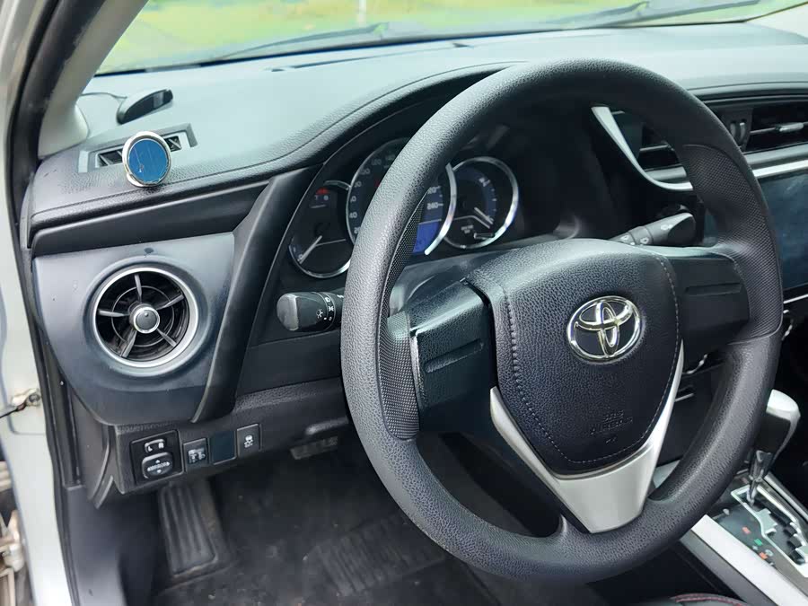 Toyota Corolla 2017 — фото 27